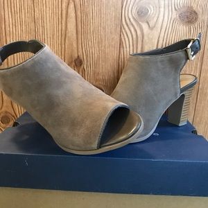 G.H. Bass & CO. Sling back Pump